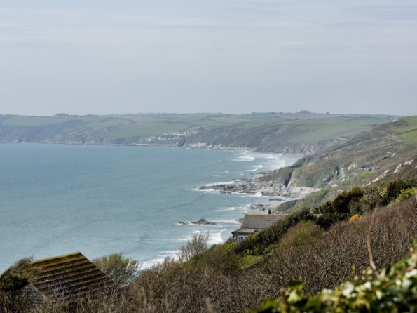 1 Bedroom Clifftop Cabin in Whitsand Bay, Cornwall