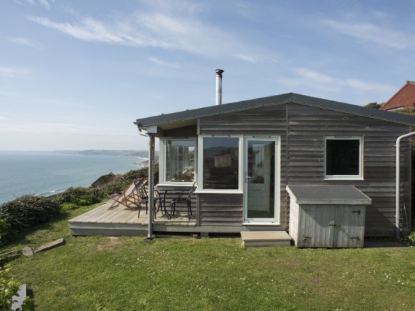 Romantic seaview clifftop cabin in Whitsand Bay, Cornwall