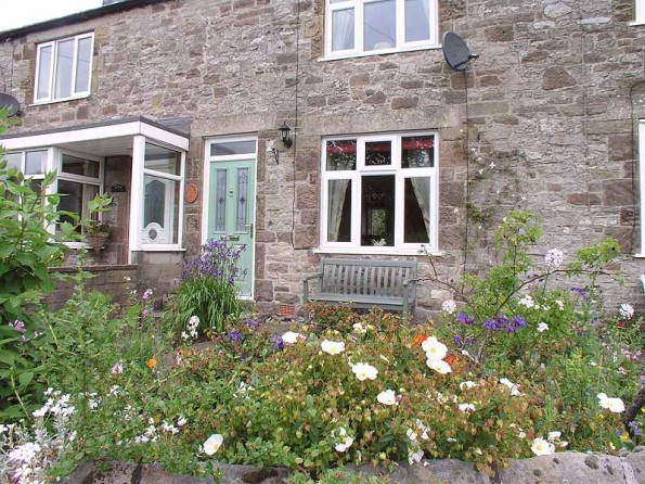 2 Bedroom River Cottage In Peak District Derbyshire