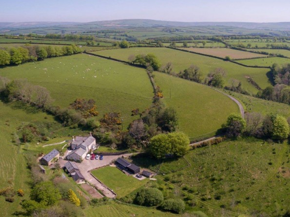 3 Bedroom Beautiful Farm Cottage Near Exmoor Devon