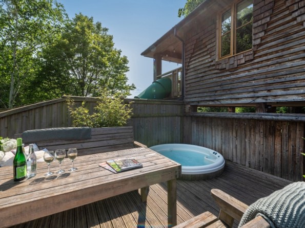 Luxury treehouse with hot tub and indoor pool in rural Somerset