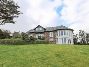 4 bedroom property near Helston, Cornwall, England