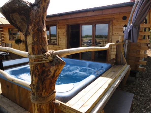 2 Bedroom Cosy Cabin with Sauna and Hot Tub in England ...