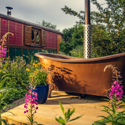 Copper hot tub outside roulotte